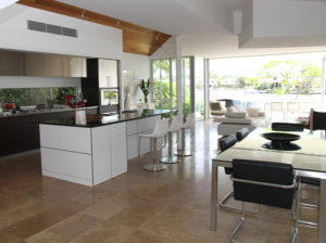 Sala de jantar integrada com cozinha