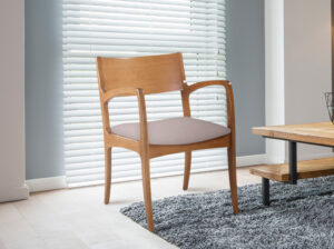 Poltrona para Sala de Estar Assento Estofado Amare Mel cor Fendi